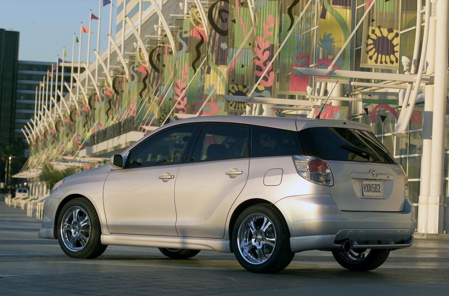  Toyota Corolla Matrix Concept (E130) 2001 года  (фото 18 из 34)